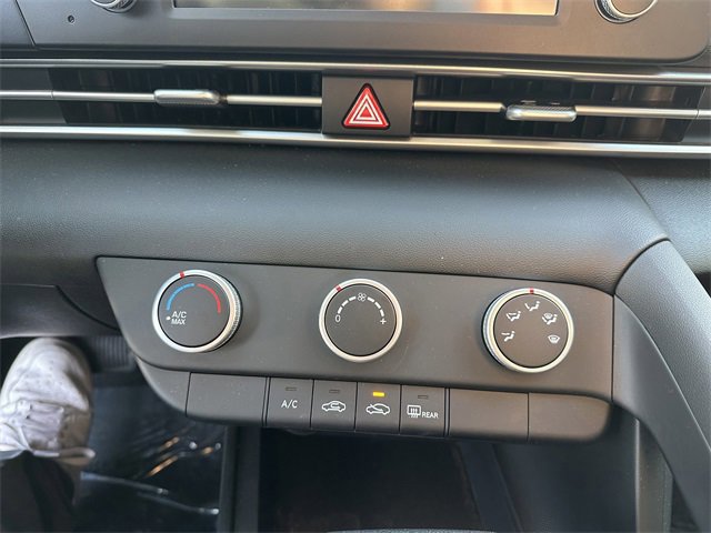 Used 2025 Hyundai Elantra SE image 24