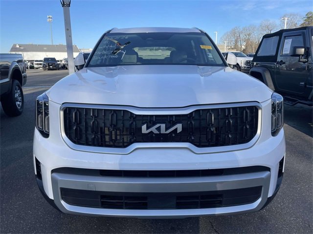 Used 2025 Kia Telluride EX w/ EX Captain's Chair Package image 6