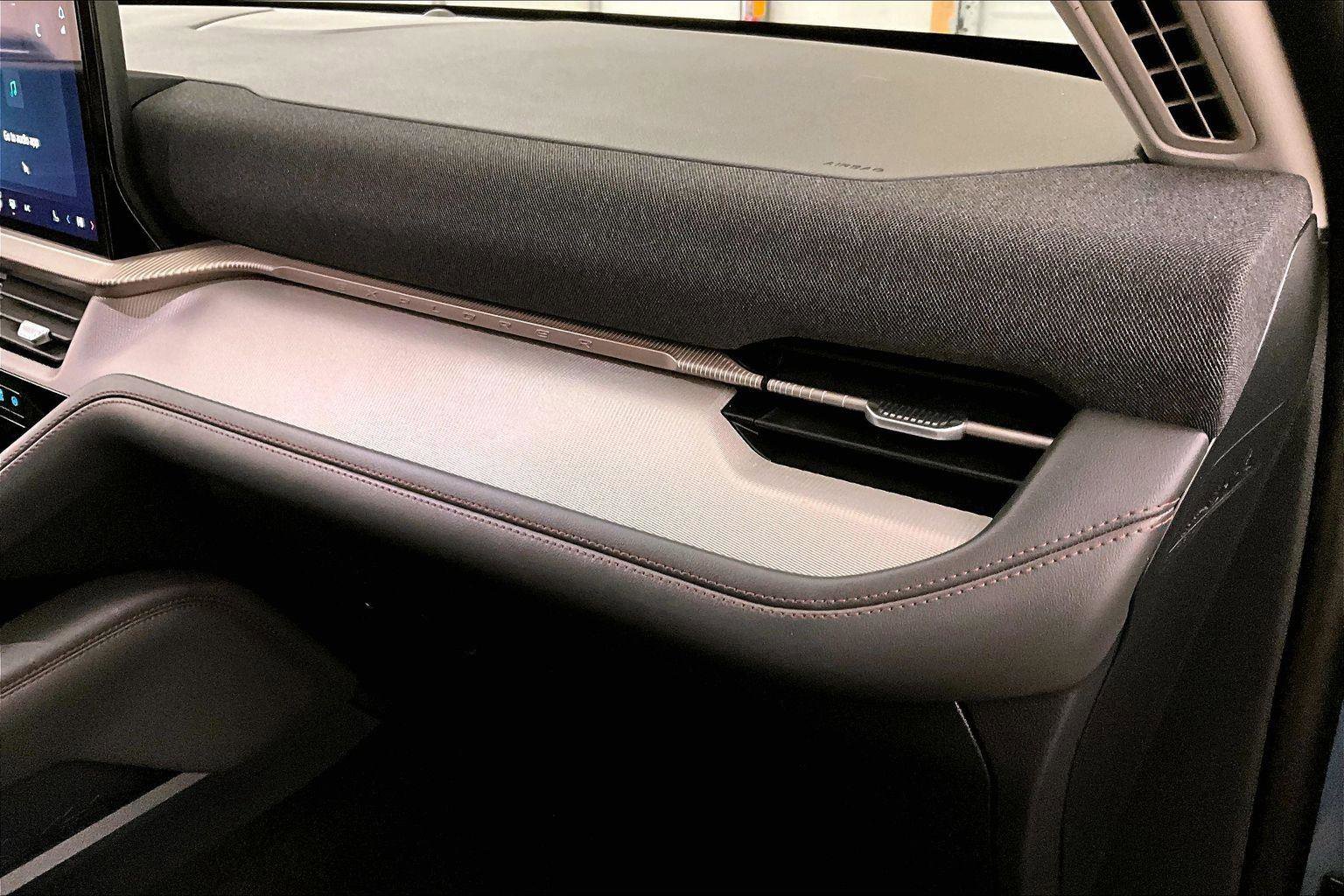 Certified 2025 Ford Explorer Active image 15