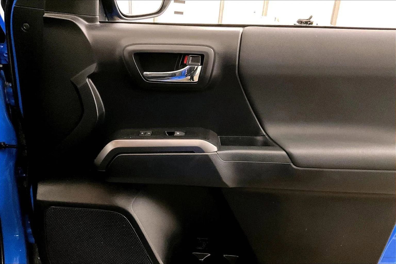 Used 2020 Toyota Tacoma TRD Off-Road w/ Blackout Package image 23