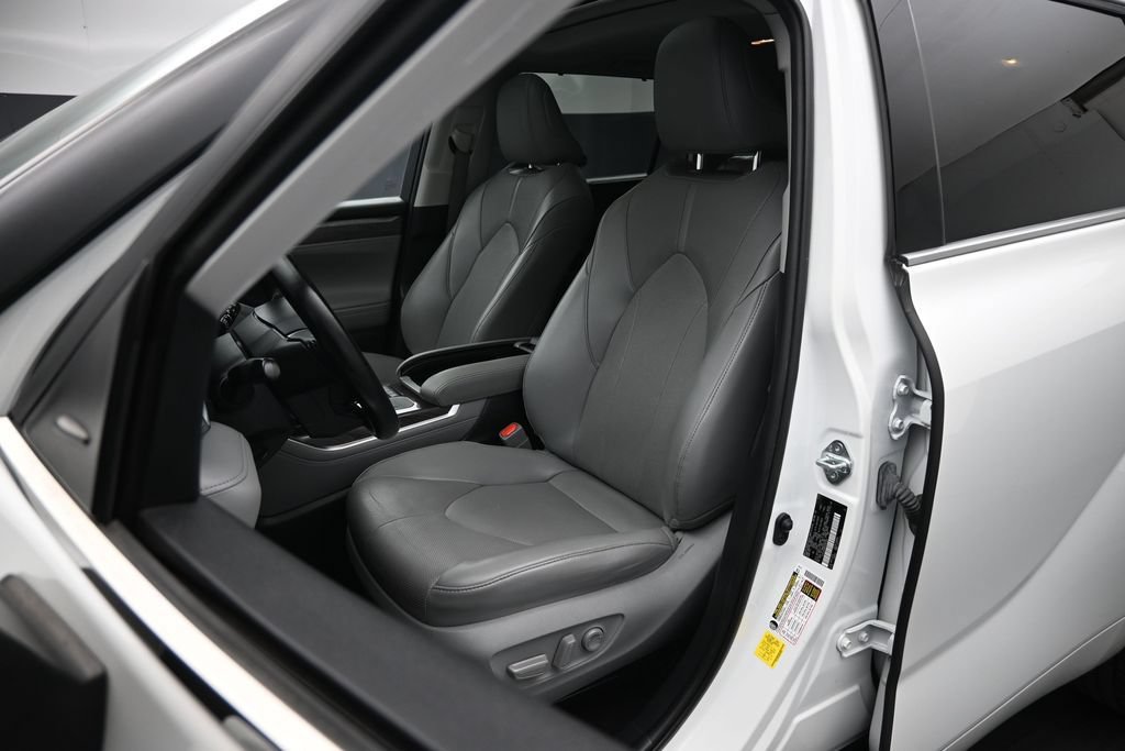 Used 2022 Toyota Highlander Limited FWD image 9