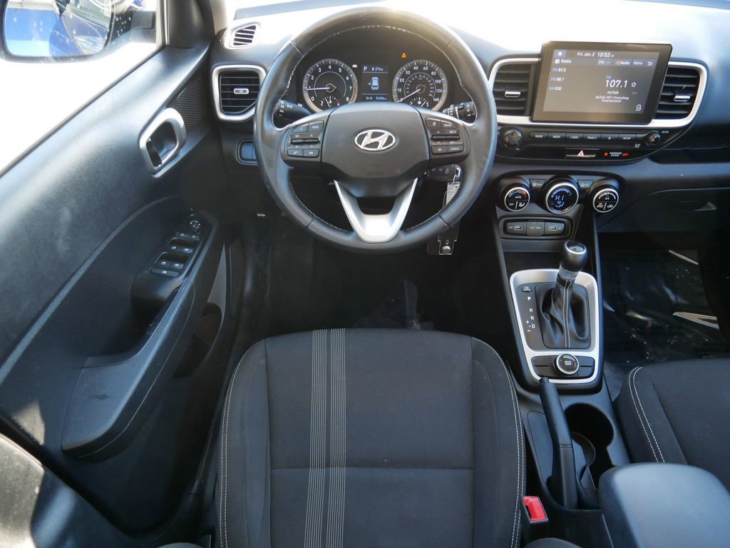 Used 2022 Hyundai Venue SEL image 18