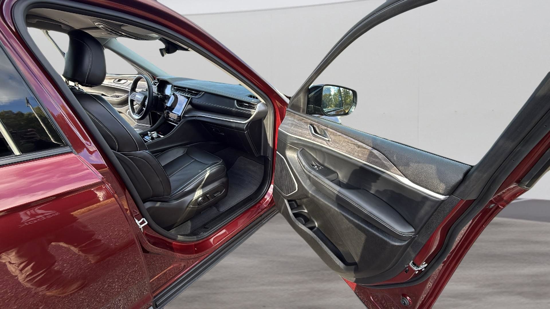 Used 2022 Jeep Grand Cherokee L Limited image 17