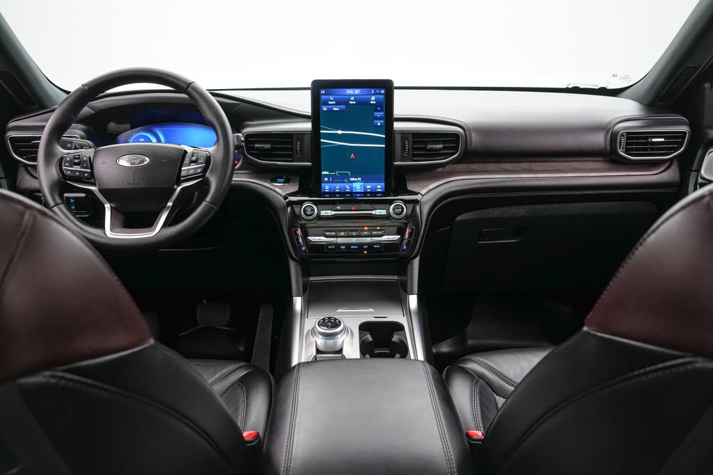 Certified 2024 Ford Explorer Platinum w/ Technology Package AWD/4WD image 14