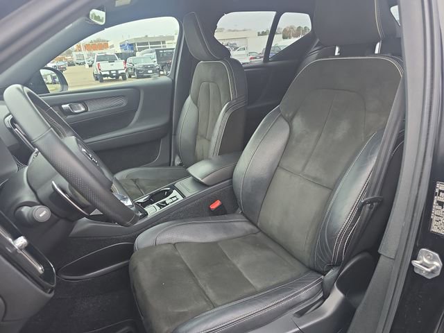 Used 2019 Volvo XC40 T5 R-Design image 12