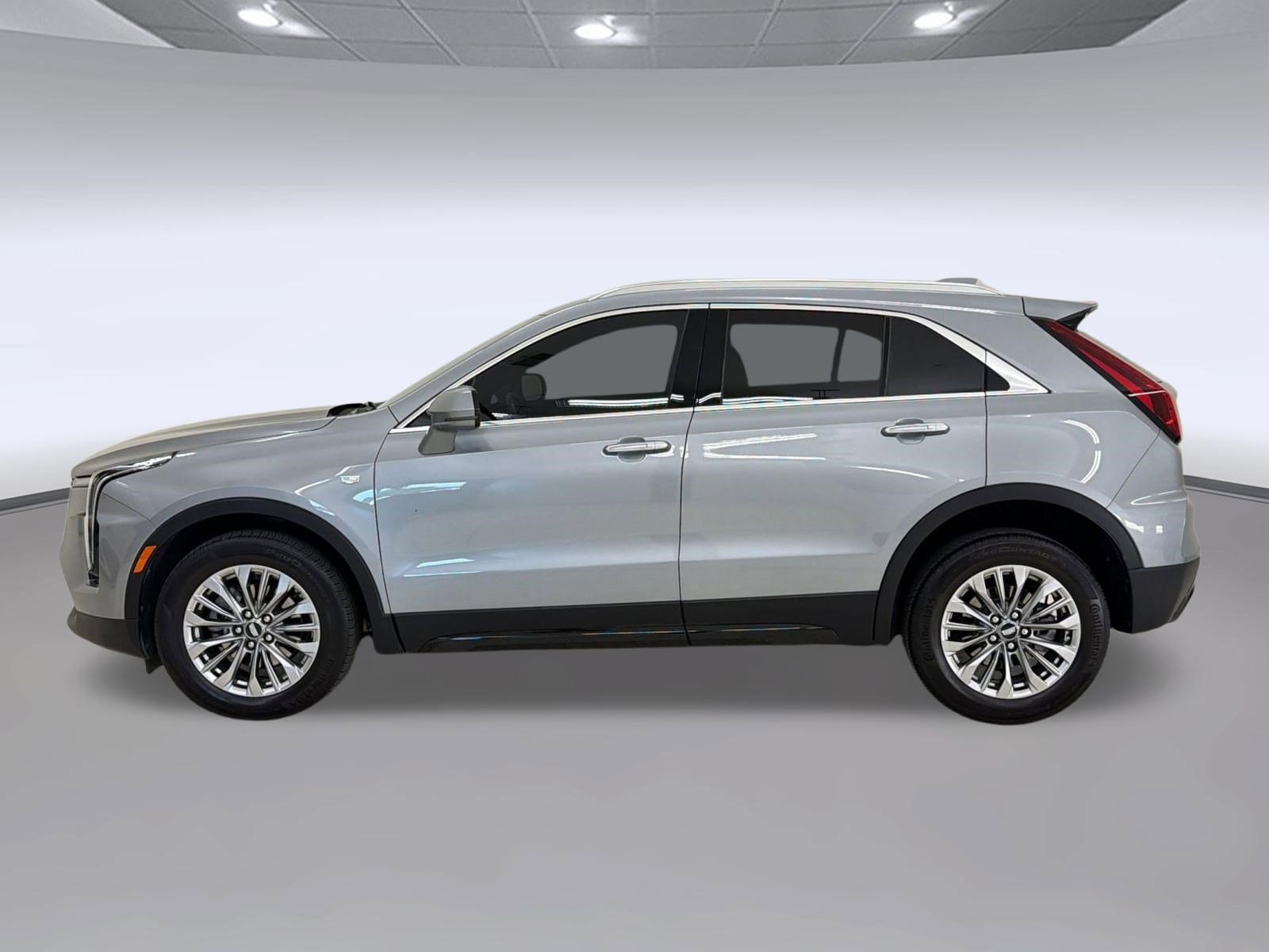 Used 2024 Cadillac XT4 Premium Luxury w/ Cold Weather Package FWD image 2