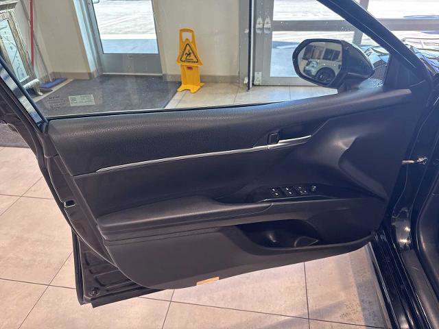 Used 2019 Toyota Camry SE w/ Sunroof Package image 20