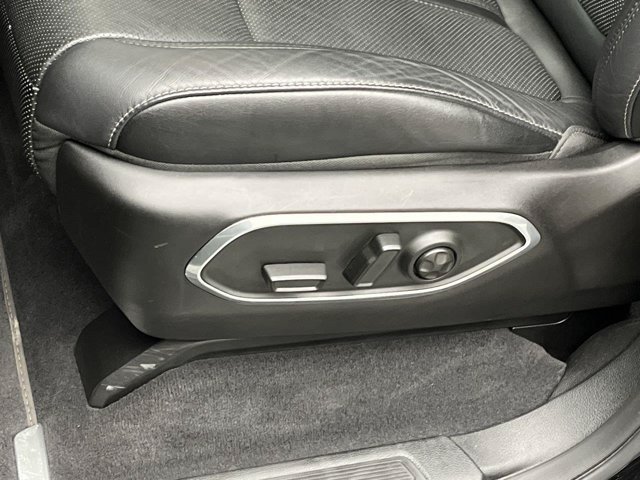 Used 2023 Jeep Wagoneer Series III w/ Premium Group I AWD/4WD image 12