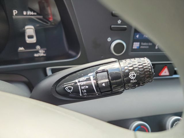 Used 2021 Hyundai Elantra SE FWD image 21