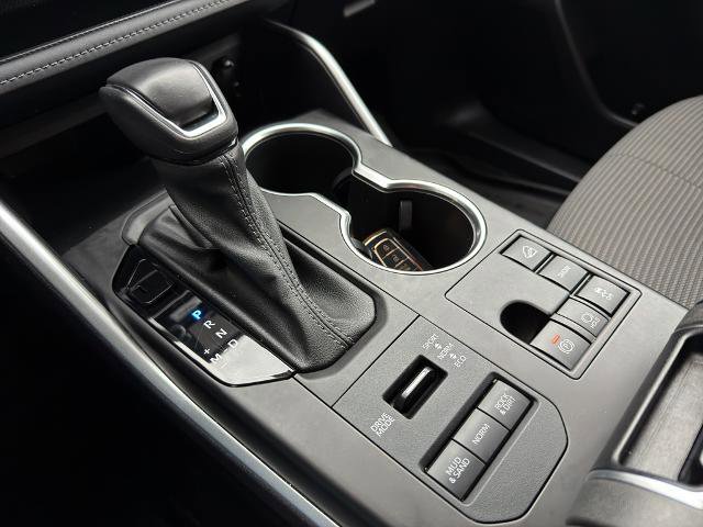 Used 2023 Toyota Highlander LE image 29