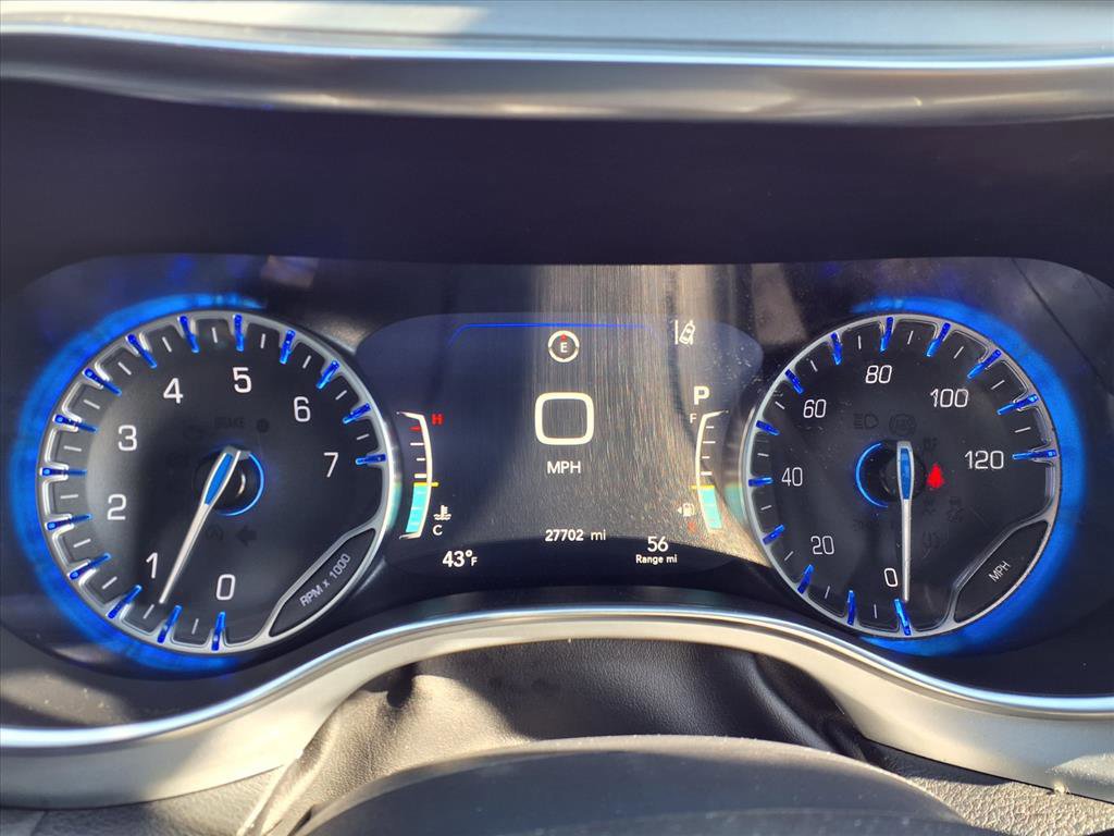 Used 2025 Chrysler Pacifica Limited image 20