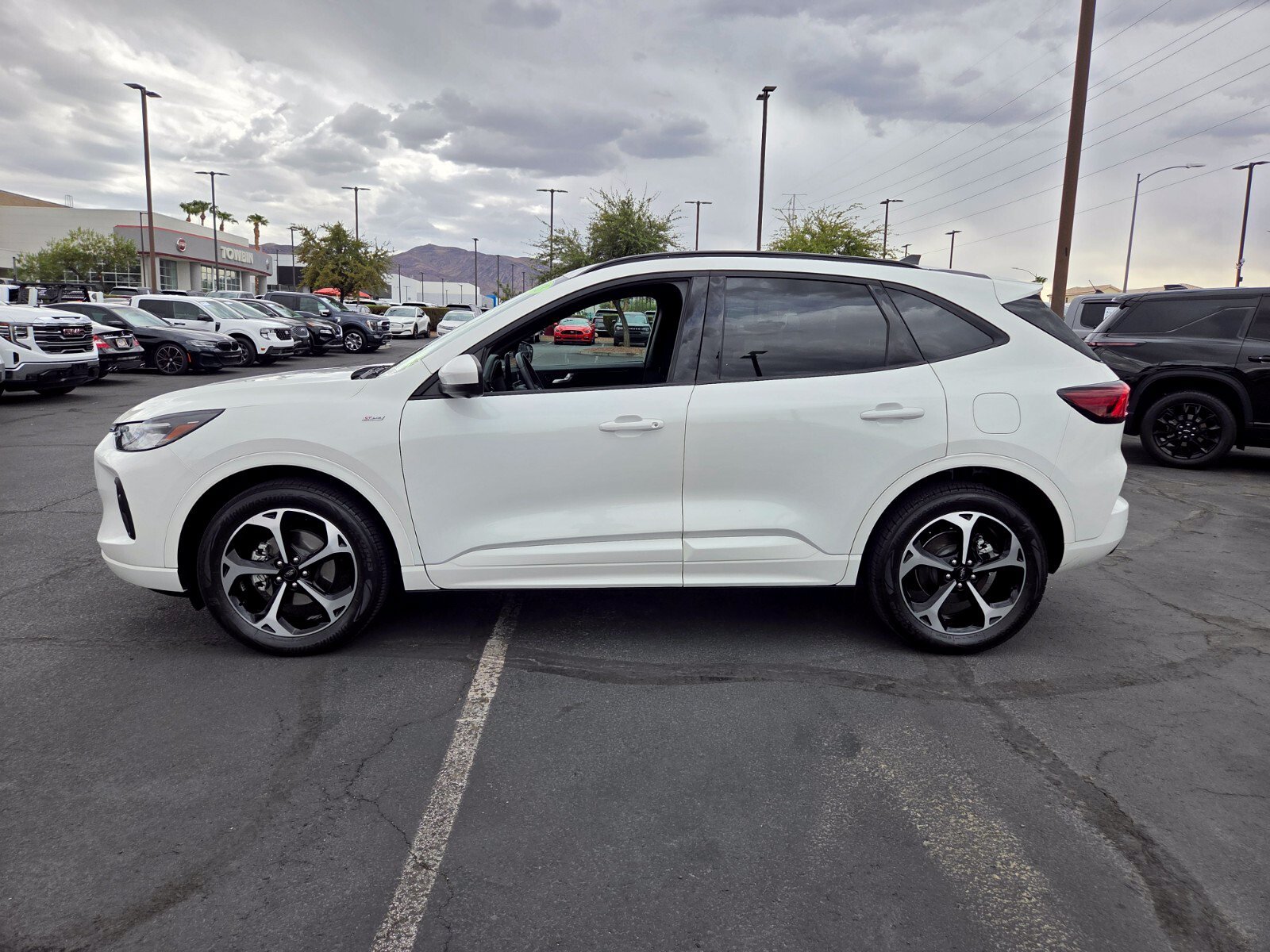 Certified 2023 Ford Escape ST-Line Select w/ Tech Pack #2 AWD/4WD image 3
