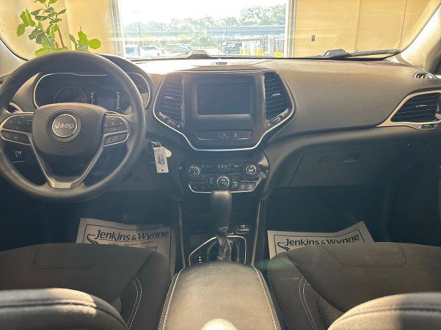 Used 2021 Jeep Cherokee Latitude FWD image 8