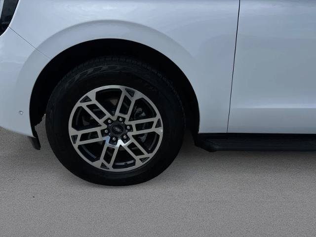 Certified 2025 Ford Expedition Active AWD/4WD image 9