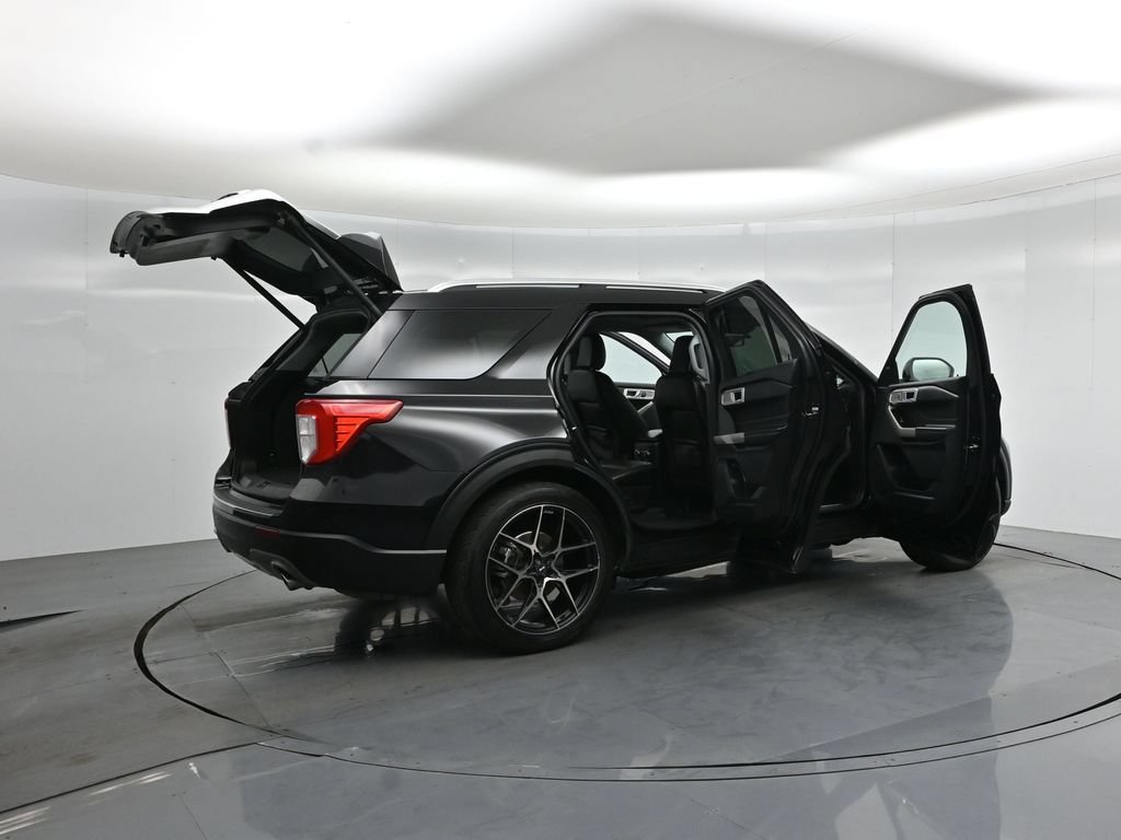 Certified 2022 Ford Explorer Limited w/ Equipment Group 301A RWD image 6