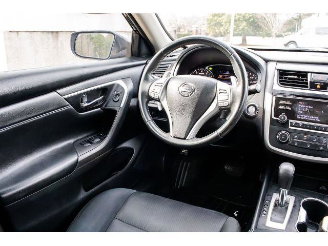 Used 2017 Nissan Altima 2.5 SR w/ Midnight Edition Package image 13
