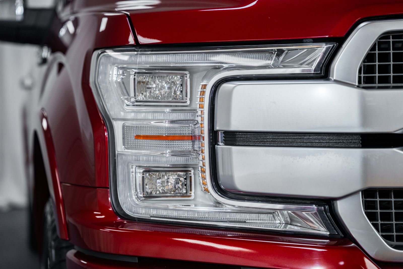 Certified 2018 Ford F150 Platinum w/ Equipment Group 701A Luxury image 17