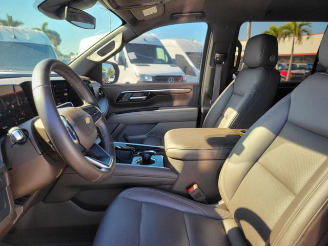 Used 2025 Chevrolet Suburban LS image 18
