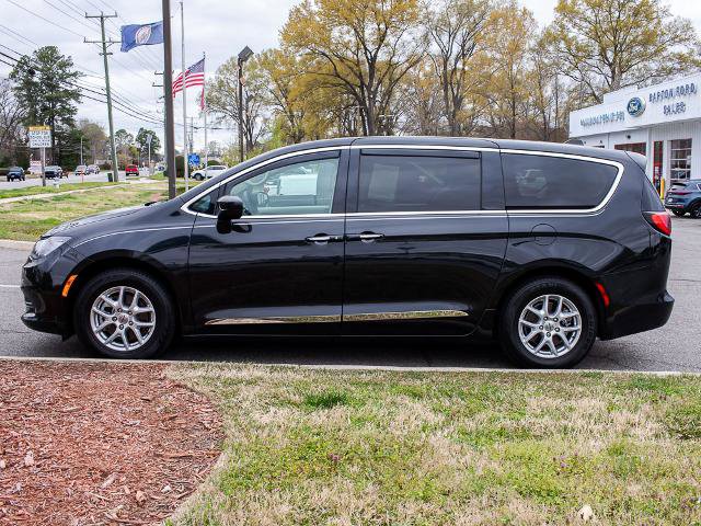 Used 2023 Chrysler Voyager LX FWD image 3