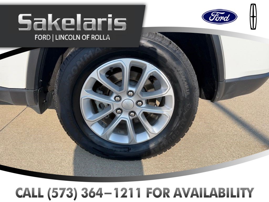 Used 2021 Jeep Grand Cherokee Laredo w/ Security & Convenience Group AWD/4WD image 9