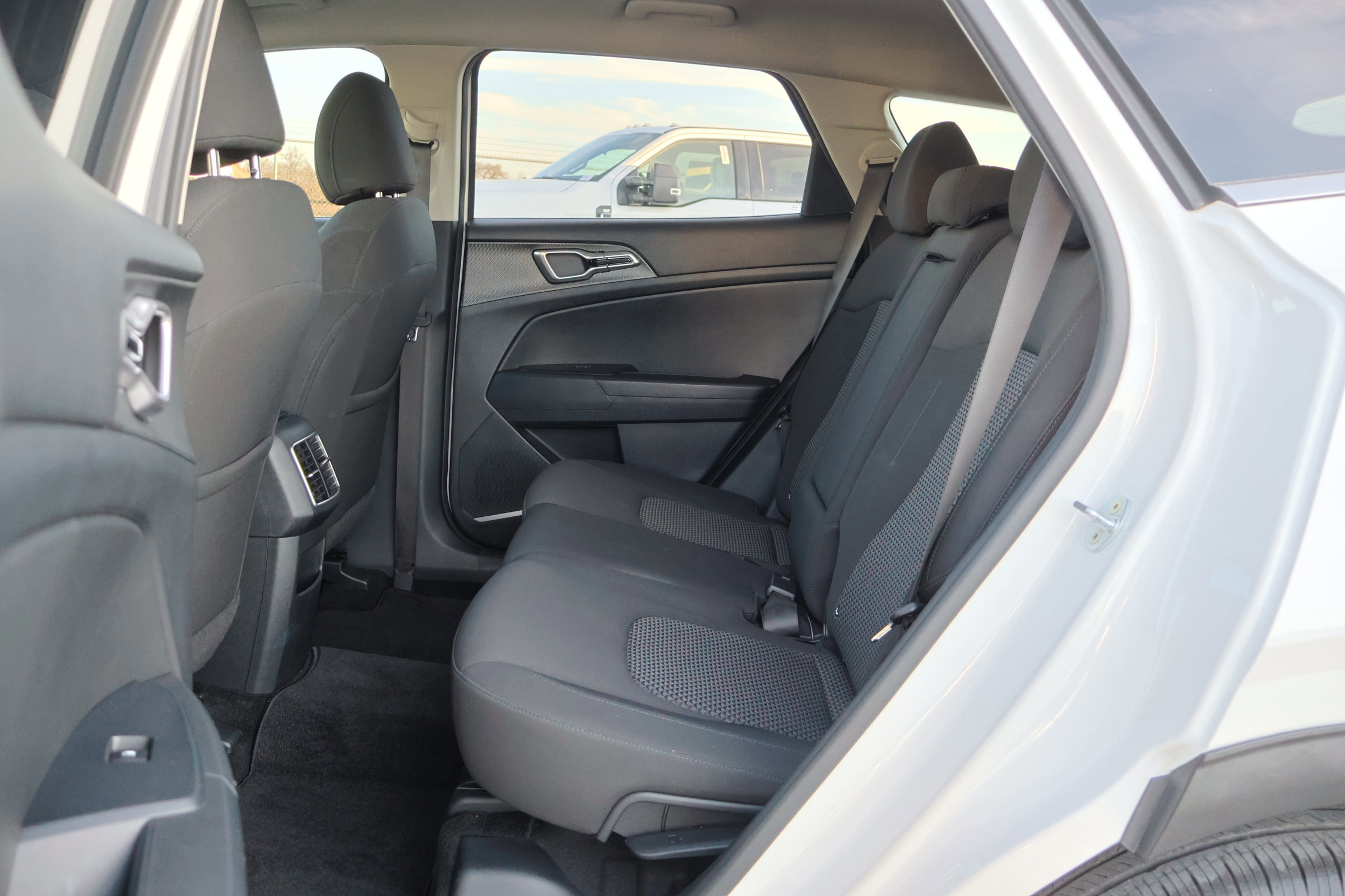 Used 2023 Kia Sportage LX image 30