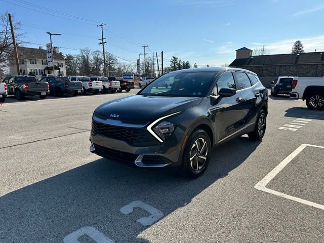 Used 2023 Kia Sportage LX image 2