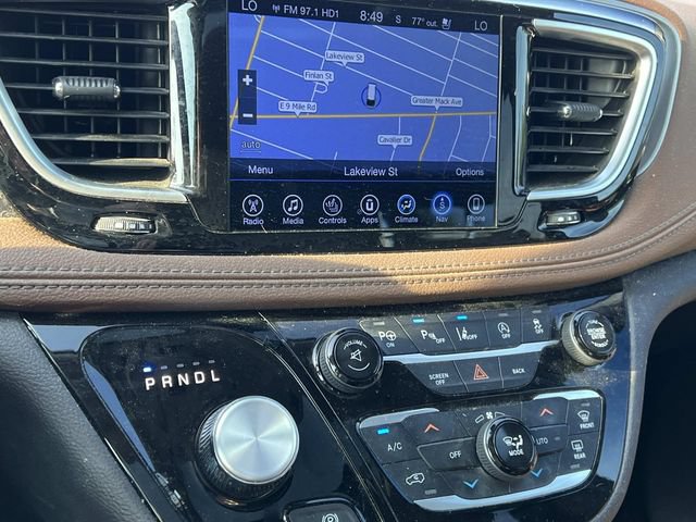 Used 2017 Chrysler Pacifica Limited w/ Advanced Safetytec Group FWD image 12