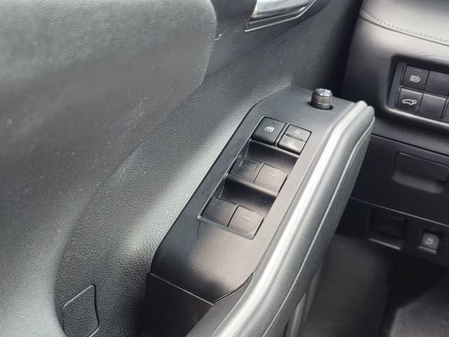 Used 2021 Toyota Highlander XLE FWD image 16
