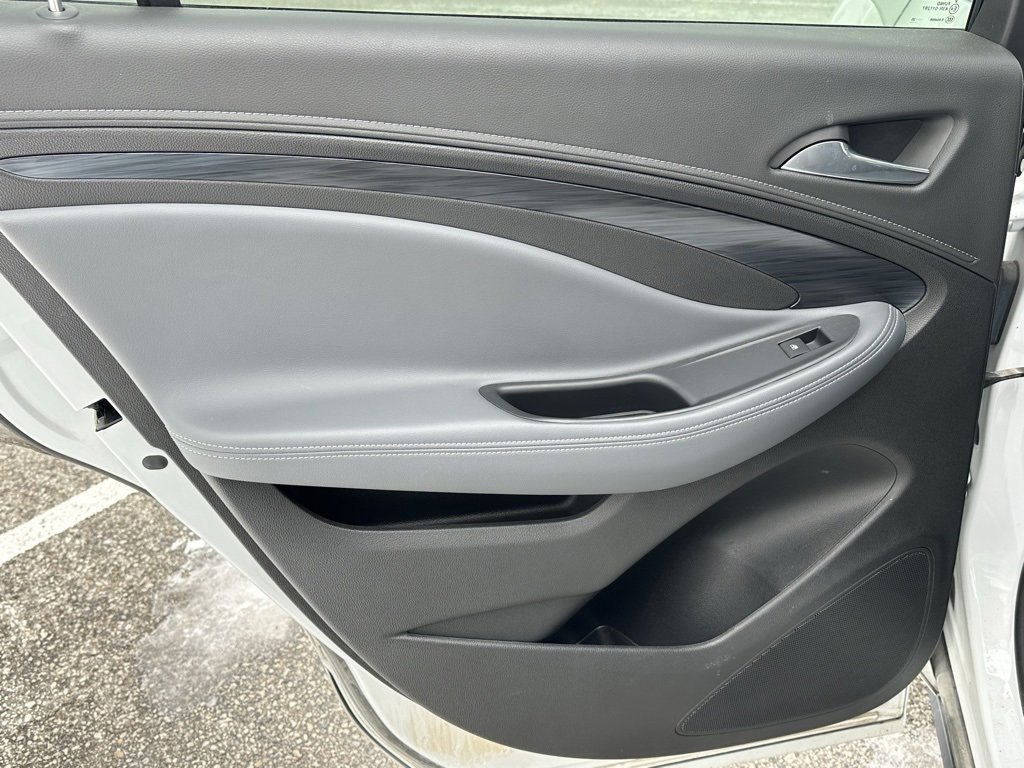 Used 2020 Buick Envision Essence image 12