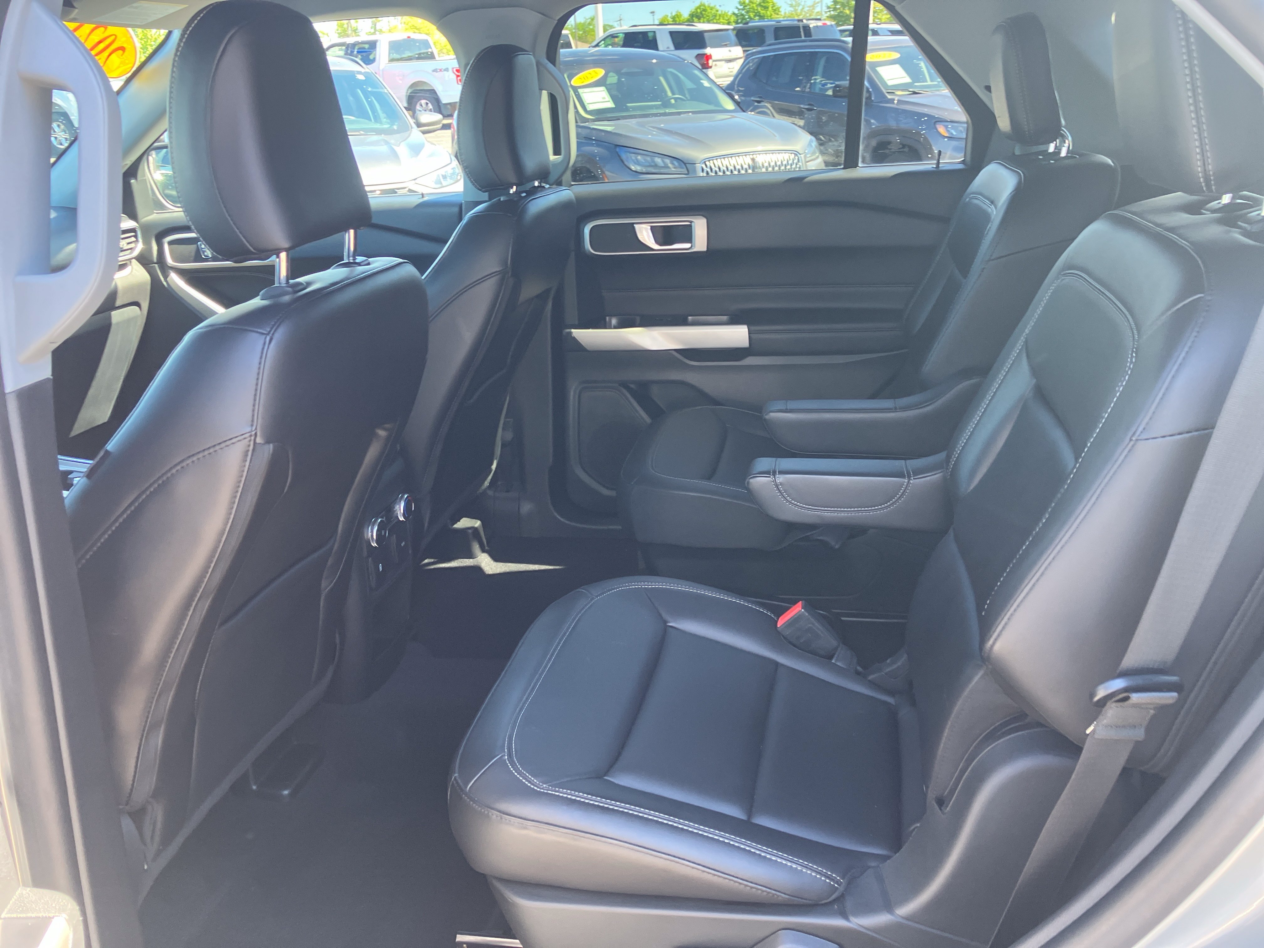 Certified 2021 Ford Explorer XLT w/ Equipment Group 202A AWD/4WD image 17