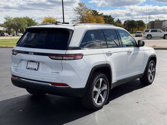 Used 2023 Jeep Grand Cherokee Limited w/ Trailer Tow Prep Group (B) AWD/4WD image 3