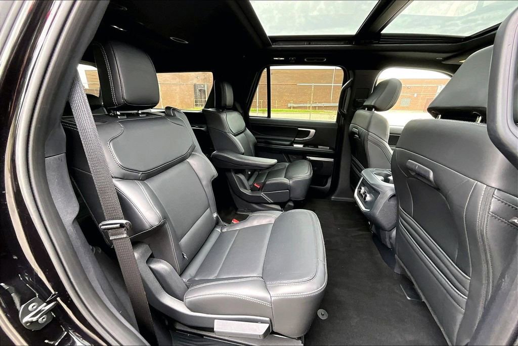Certified 2025 Ford Expedition Platinum w/ Stealth Appearance Package AWD/4WD image 26