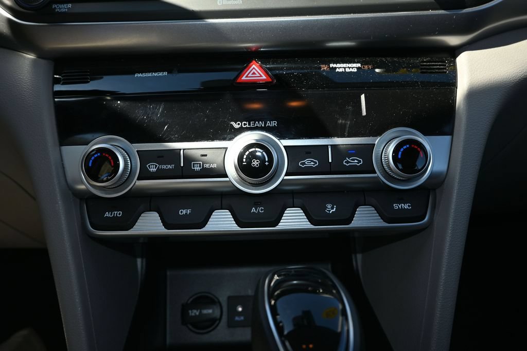 Used 2020 Hyundai Elantra SE FWD image 36