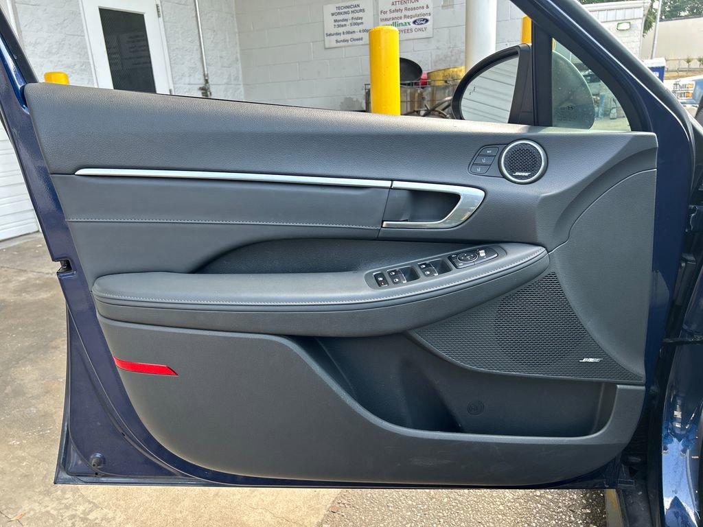 Used 2022 Hyundai Sonata Limited w/ Cargo Package FWD image 9