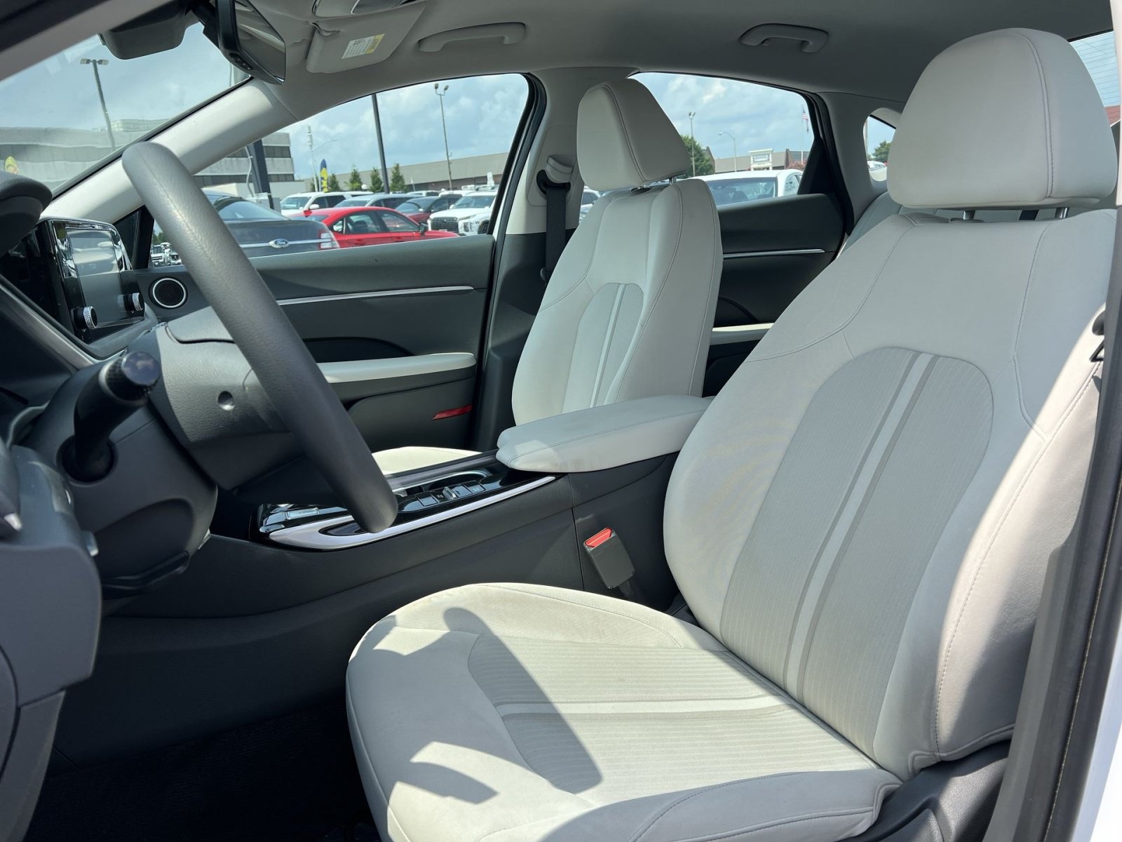Used 2023 Hyundai Sonata SE w/ Preferred Accessory Package FWD image 13
