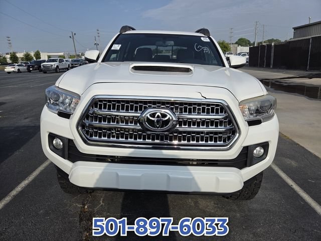 Used 2017 Toyota Tacoma 4x4 Double Cab image 2