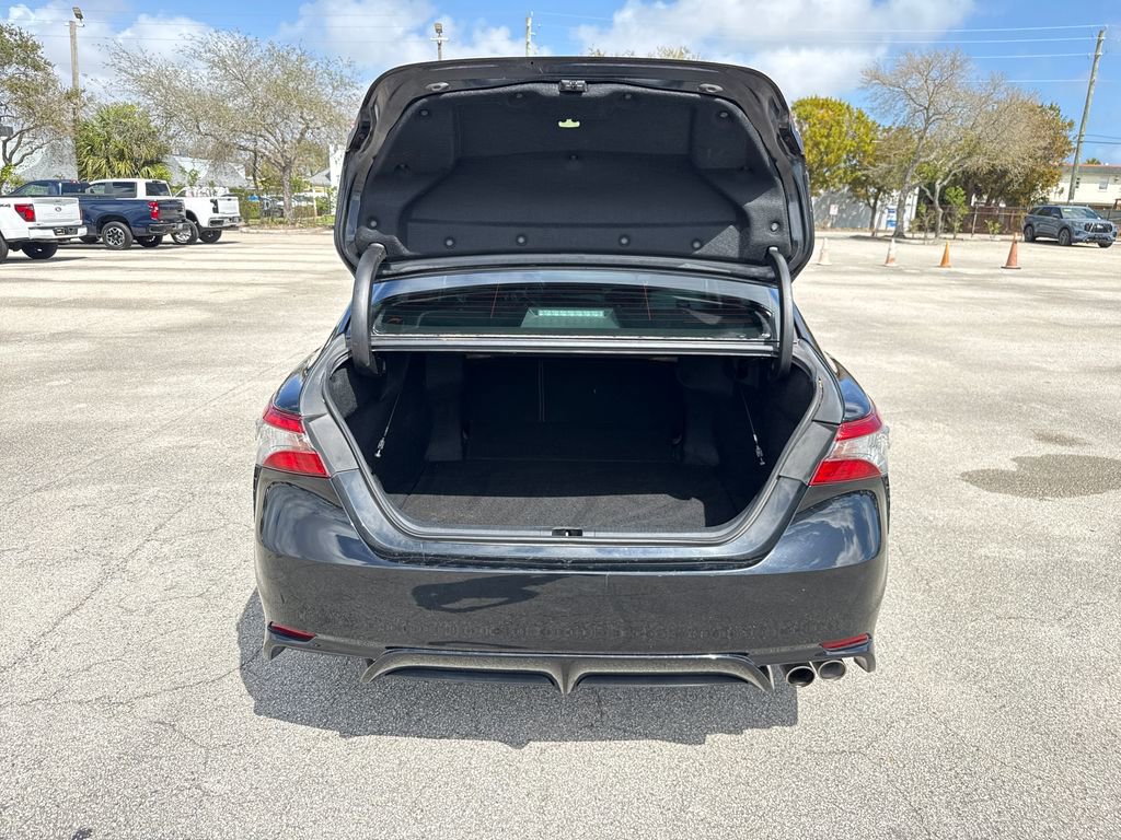 Used 2018 Toyota Camry SE image 25