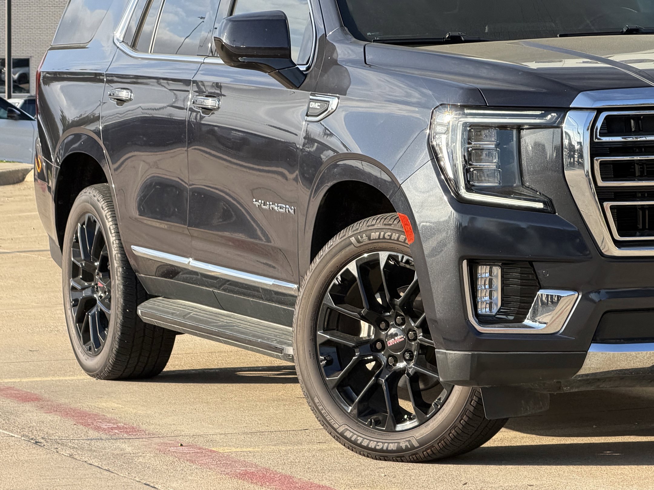 Used 2023 GMC Yukon SLT AWD/4WD image 10