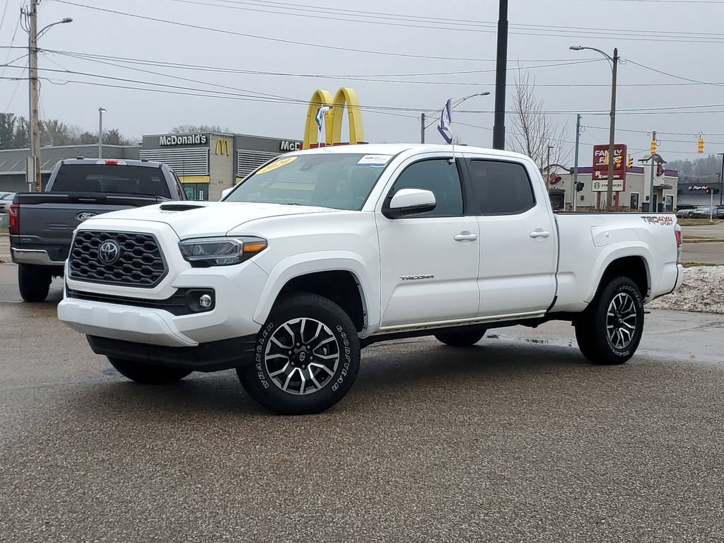 Used 2020 Toyota Tacoma TRD Sport w/ Technology Package image 2