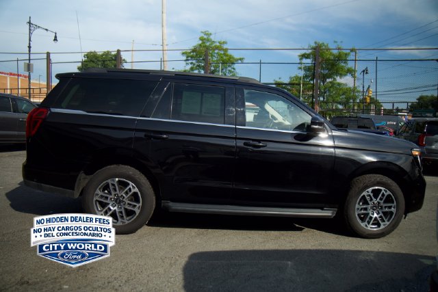 Certified 2025 Ford Expedition Active AWD/4WD image 3