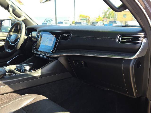 Used 2023 Jeep Wagoneer L Series III w/ Preferred Equipment Group AWD/4WD image 7