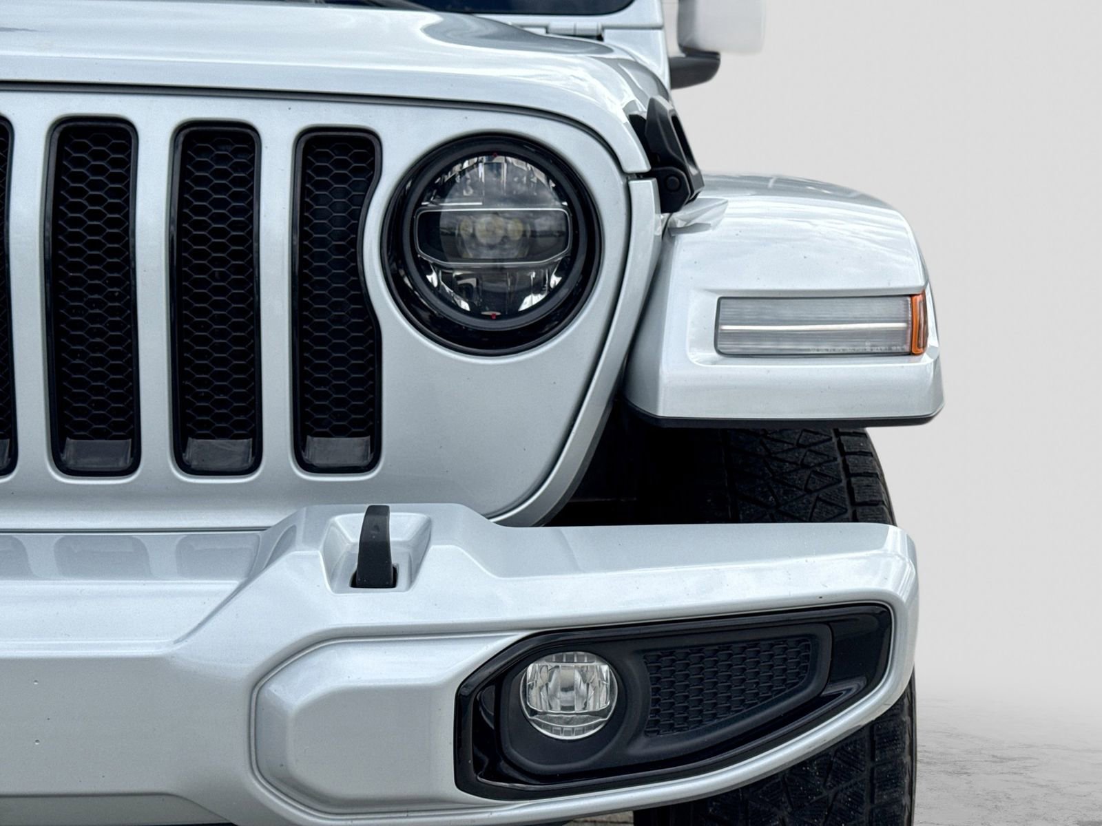 Used 2022 Jeep Wrangler Unlimited Sahara AWD/4WD image 9