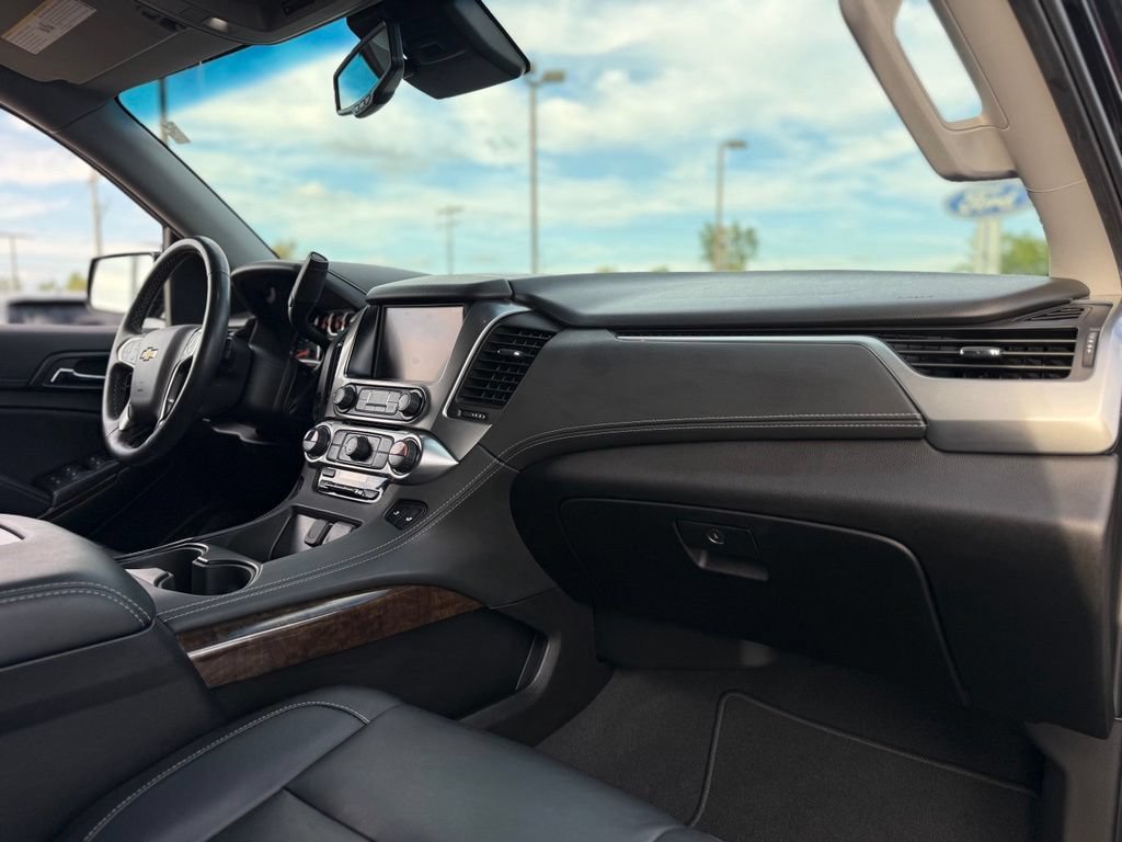 Used 2019 Chevrolet Tahoe LT w/ Luxury Package AWD/4WD image 17