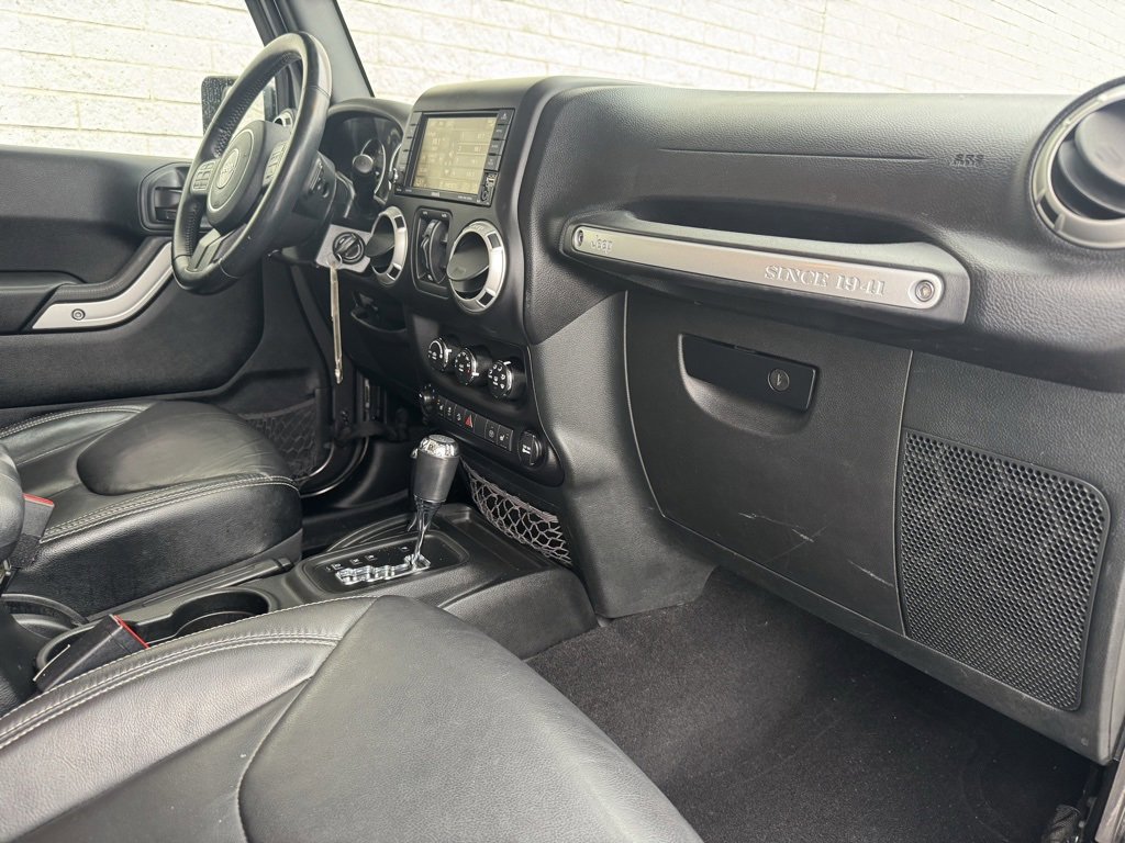 Used 2017 Jeep Wrangler Unlimited Sahara w/ Connectivity Group image 18