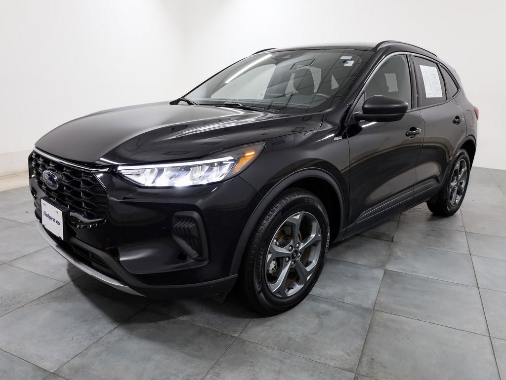 Certified 2025 Ford Escape ST-Line AWD/4WD image 3