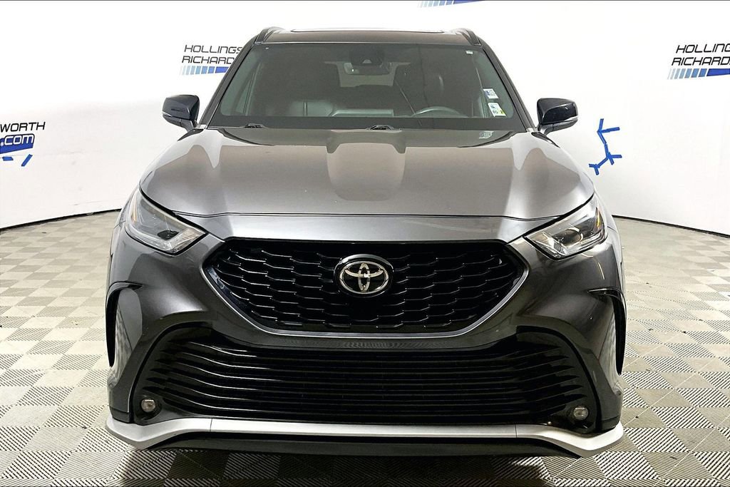 Used 2021 Toyota Highlander XSE FWD image 2