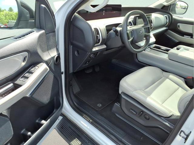 Certified 2025 Ford Expedition Active AWD/4WD image 9