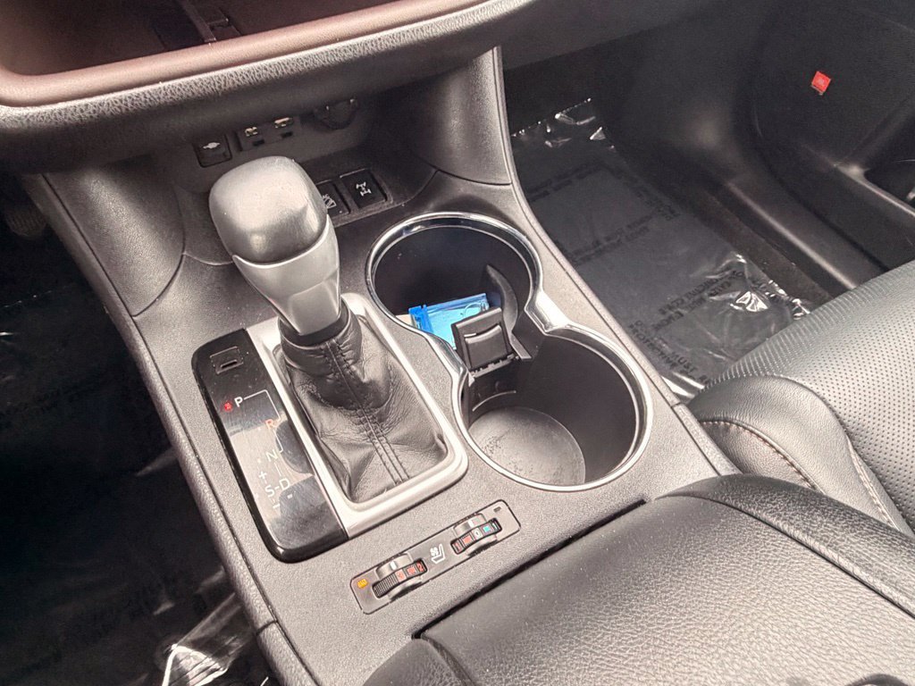 Used 2019 Toyota Highlander Limited Platinum AWD/4WD image 32