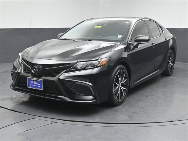 Used 2024 Toyota Camry SE image 3