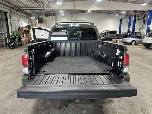 Used 2022 Toyota Tacoma TRD Sport w/ TRD Premium Sport Package AWD/4WD image 25